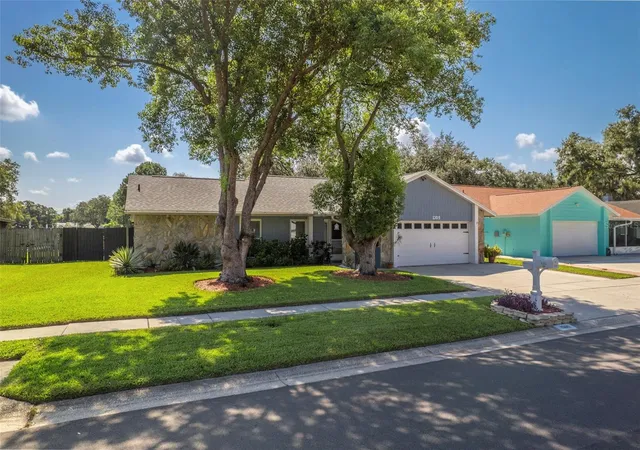 5th image of 1305 Windjammer Pl, Valrico, FL 33594 | MLS# TB8539201