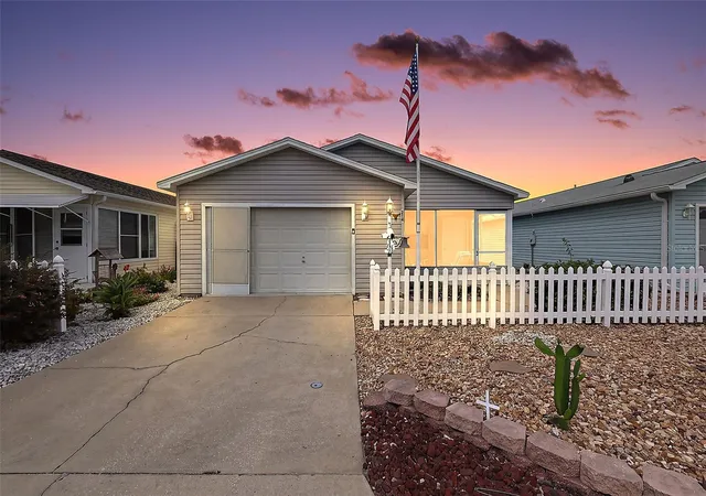 1st image of 214 Montoya Dr, Lady Lake, FL 32159 | MLS# G5116509