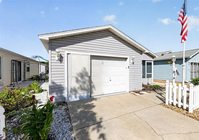 2nd image of 214 Montoya Dr, Lady Lake, FL 32159 | MLS# G5116509