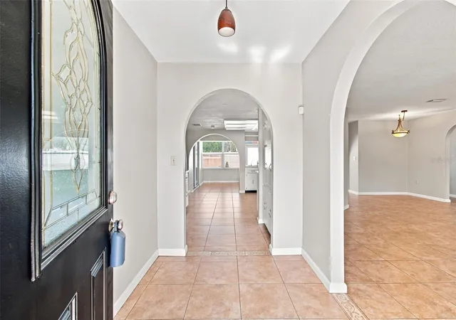 2nd image of 527 Wayfarer Dr, Tarpon Springs, FL 34689 | MLS# TB8539206