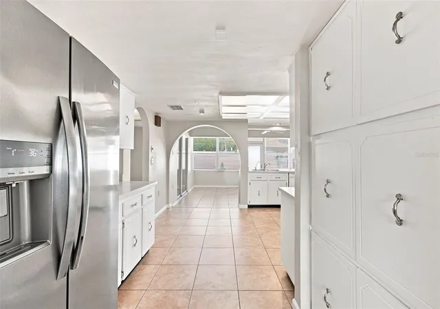 3rd image of 527 Wayfarer Dr, Tarpon Springs, FL 34689 | MLS# TB8539206