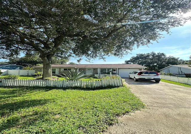 1st image of 35 Hickory Track Wy, Ocala, FL 34472 | MLS# OM730478