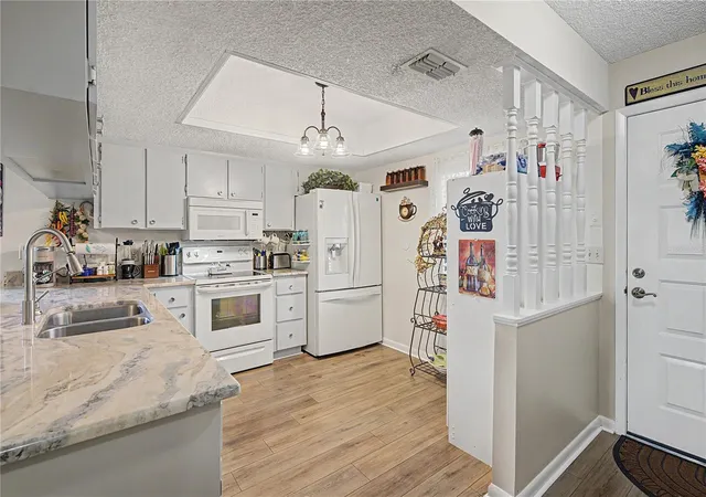 2nd image of 38225 Boxwood Dr, Zephyrhills, FL 33542 | MLS# TB8539217