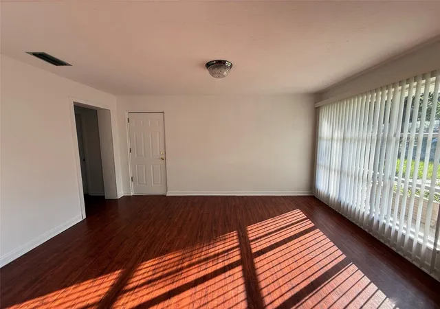 3rd image of 536 Ne 12Th Ct, Gainesville, FL 32601 | MLS# GC542773