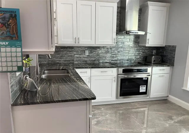 2nd image of 3440 Laurel Dale Dr, Tampa, FL 33618 | MLS# TB8539235