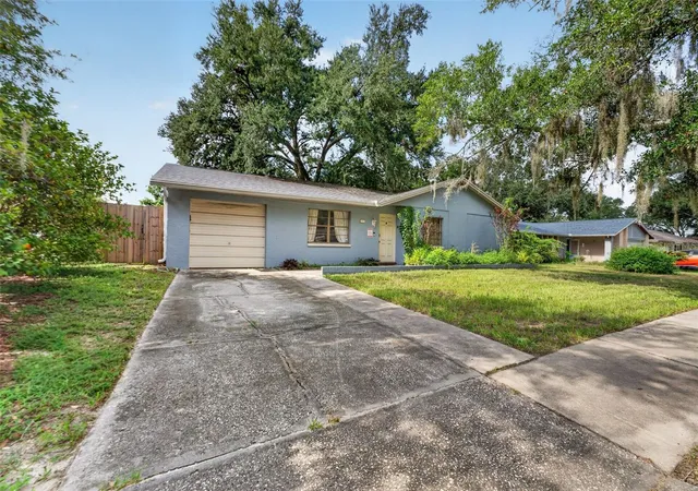 2nd image of 1917 Cedarbrooke Dr, Lutz, FL 33549 | MLS# TB8539236
