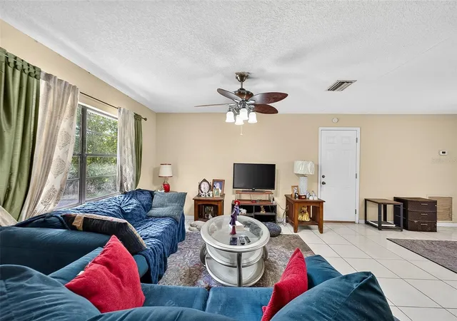 4th image of 1917 Cedarbrooke Dr, Lutz, FL 33549 | MLS# TB8539236