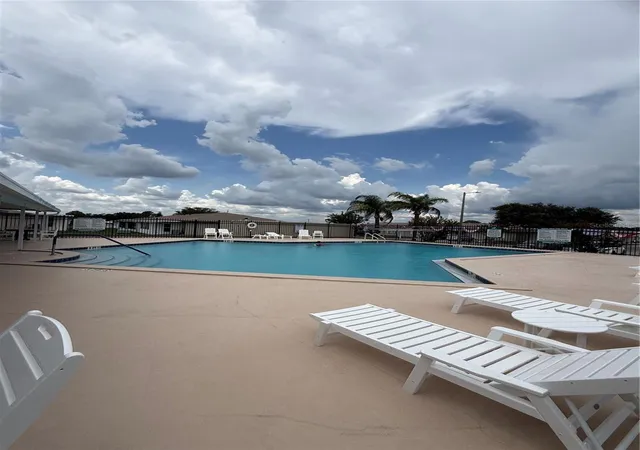 2nd image of 242 Winter Ridge Blvd, WINTER HAVEN, FL 33881