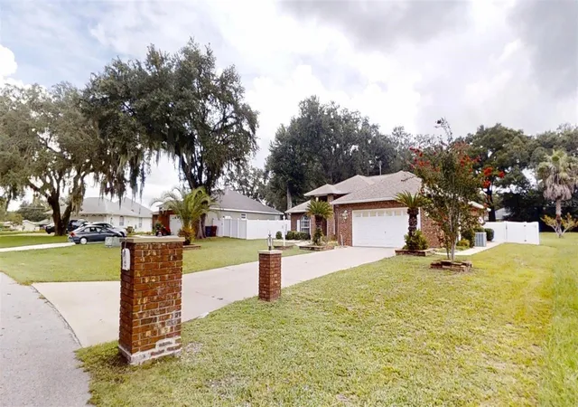 Photo 3 of Single family home for sale at 10625 Sw 73rd Avenue, Ocala, FL 34476 | MLS# OM730487 | Listing updated on 2026-08-19
