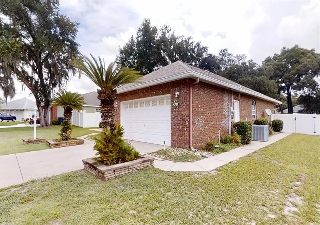 Photo 3 of Single family home for sale at 10625 SW 73rd Avenue, Ocala, FL 34476 | MLS# OM730487 | Listing updated on 2026-08-19