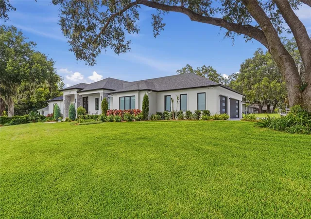 Photo 1 of Sale Pending at 1307 N Lake Howard Dr, Winter Haven, FL 33881 | MLS# L4964325 | Listing updated on 2026-08-25