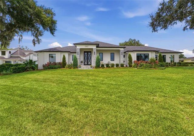 Photo 2 of Sale Pending at 1307 N Lake Howard Dr, Winter Haven, FL 33881 | MLS# L4964325 | Listing updated on 2026-08-25