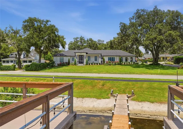 Photo 3 of Sale Pending at 1307 N Lake Howard Dr, Winter Haven, FL 33881 | MLS# L4964325 | Listing updated on 2026-08-25