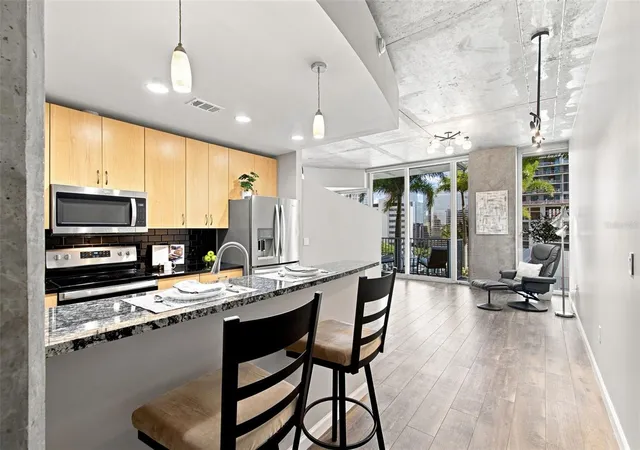 3rd image of 777 N Ashley Dr #910, Tampa, FL 33602 | MLS# TB8539296
