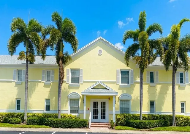 Photo 1 of Condo for sale at 4728 Beach #C, Saint Petersburg, FL 33705 | MLS# TB8539336 | Listing updated on 2026-09-01
