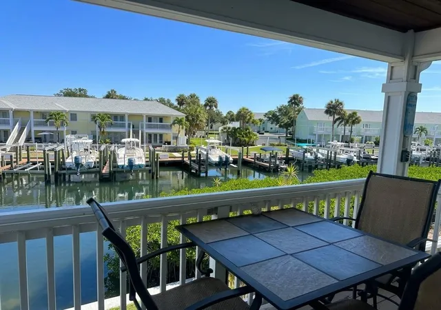 Photo 5 of Condo for sale at 4728 Beach #C, Saint Petersburg, FL 33705 | MLS# TB8539336 | Listing updated on 2026-09-01