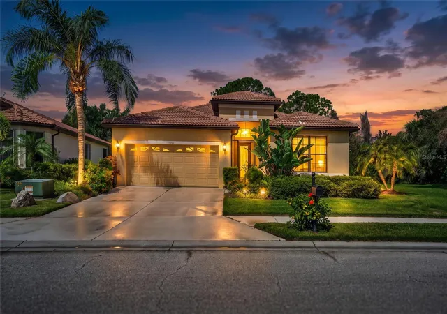 Photo 2 of Single family home for sale at 1995 Batello Dr, Venice, FL 34292 | MLS# A4703116 | Listing updated on 2026-08-19