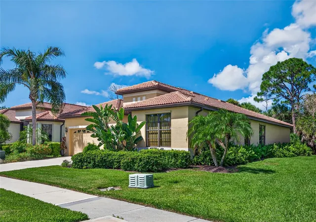 Photo 3 of Single family home for sale at 1995 Batello Dr, Venice, FL 34292 | MLS# A4703116 | Listing updated on 2026-08-19
