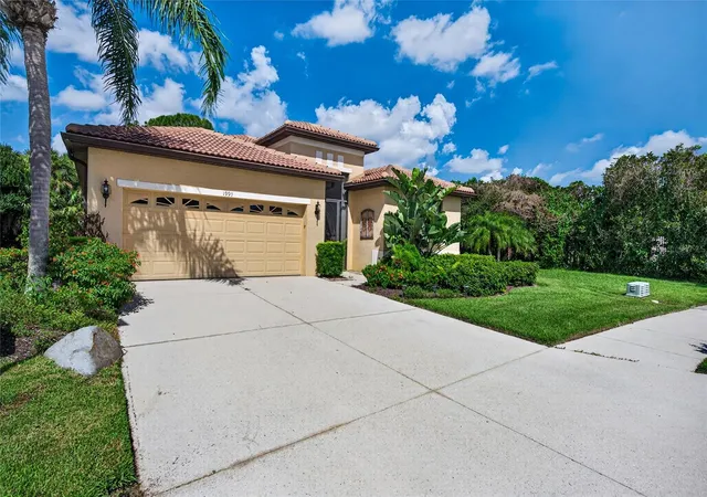 Photo 3 of Single family home for sale at 1995 Batello Dr, Venice, FL 34292 | MLS# A4703116 | Listing updated on 2026-08-19