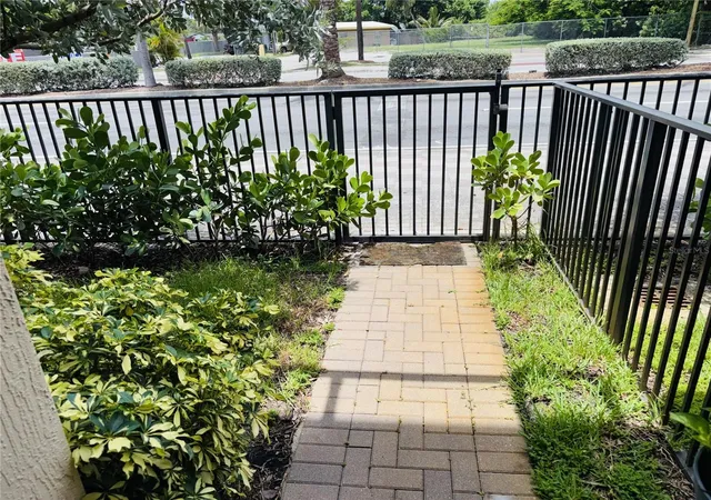 Photo 3 of Townhouse for sale at 2132 Nw 6th Street, Fort Lauderdale, FL 33311 | MLS# O6433978 | Listing updated on 2026-08-17