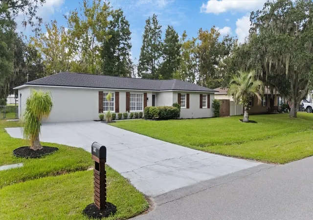 Photo 2 of Single family home for sale at 3417 Lori Ln S, Lakeland, FL 33801 | MLS# TB8539355 | Listing updated on 2026-08-17