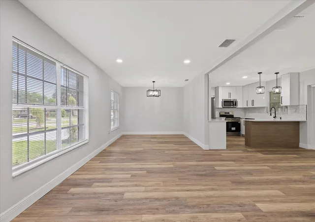 Photo 4 of Single family home for sale at 3417 Lori Ln S, Lakeland, FL 33801 | MLS# TB8539355 | Listing updated on 2026-08-17