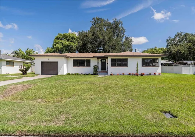 Photo 1 of Single family home for sale at 521 Bonnie Dr, Lakeland, FL 33803 | MLS# L4964330 | Listing updated on 2026-08-19