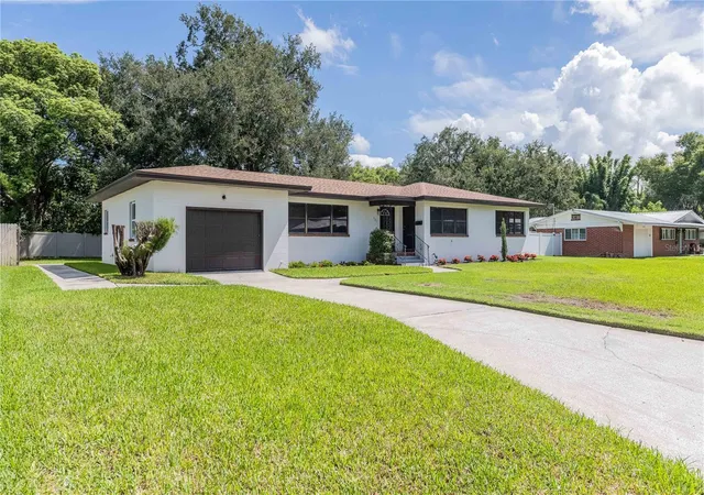 Photo 2 of Single family home for sale at 521 Bonnie Dr, Lakeland, FL 33803 | MLS# L4964330 | Listing updated on 2026-08-19