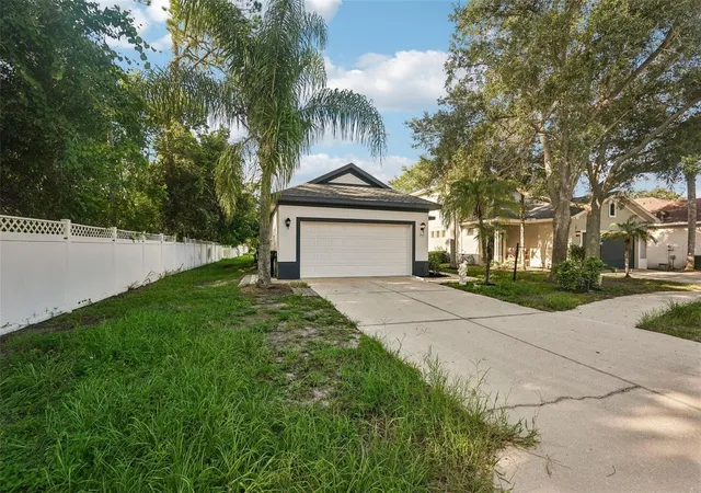 Photo 4 of Single family home for sale at 1468 Daryl Dr, Sarasota, FL 34232 | MLS# A4703123 | Listing updated on 2026-09-03