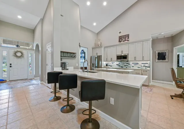 4th image of 5039 Greenbriar Trl, Mount Dora, FL 32757 | MLS# G5116531