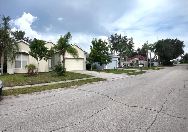 2nd image of 207 39th St E, Bradenton, FL 34208 | MLS# A4703124