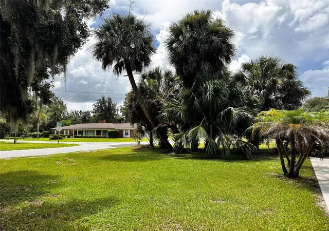Photo 3 of Sale Pending at 46 Palm Dr, Yalaha, FL 34797 | MLS# O6433995 | Listing updated on 2026-08-31