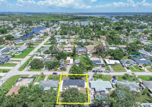 Photo 3 of Sale Pending at 9046 3rd Street N, Saint Petersburg, FL 33702 | MLS# TB8539368 | Listing updated on 2026-08-24