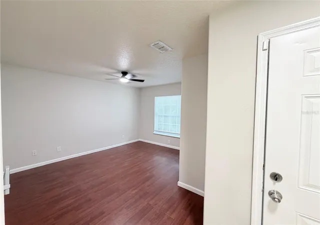 Photo 3 of Single family home for sale at 54 E 18th Street, Apopka, FL 32703 | MLS# O6434006 | Listing updated on 2026-08-18