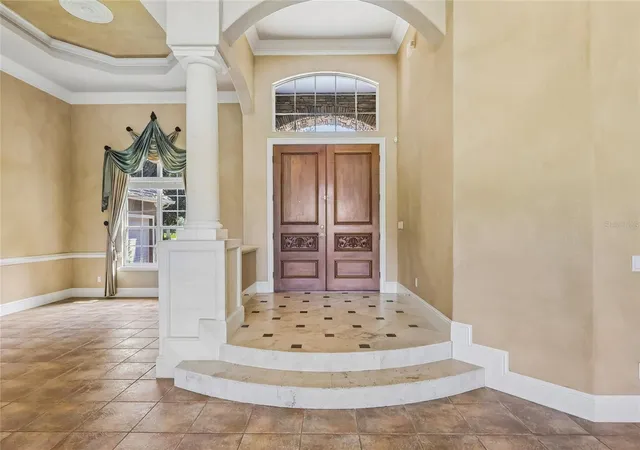 Photo 2 of Single family home for sale at 6102 S Hampshire Ct, Windermere, FL 34786 | MLS# O6434011 | Listing updated on 2026-08-19