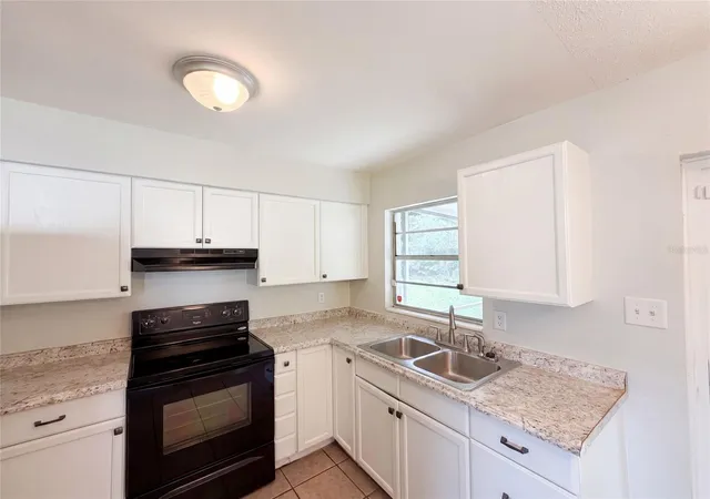 2nd image of 1735 Jefferson Dr, Mount Dora, FL 32757 | MLS# O6434012