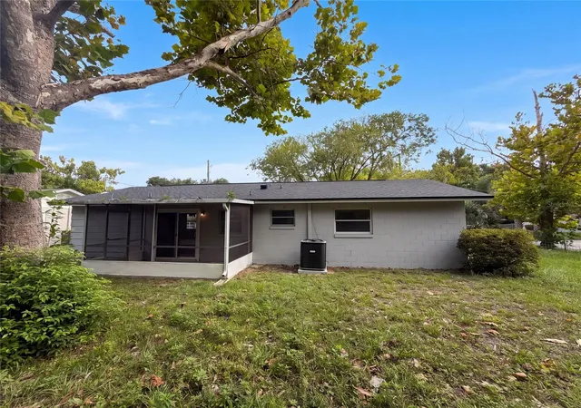 5th image of 1735 Jefferson Dr, Mount Dora, FL 32757 | MLS# O6434012