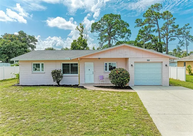 1st image of 1507 S Venice Blvd, Venice, FL 34293 | MLS# N6145388