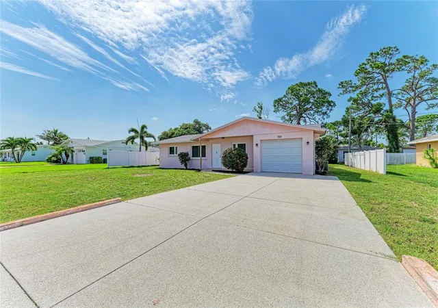 3rd image of 1507 S Venice Blvd, Venice, FL 34293 | MLS# N6145388