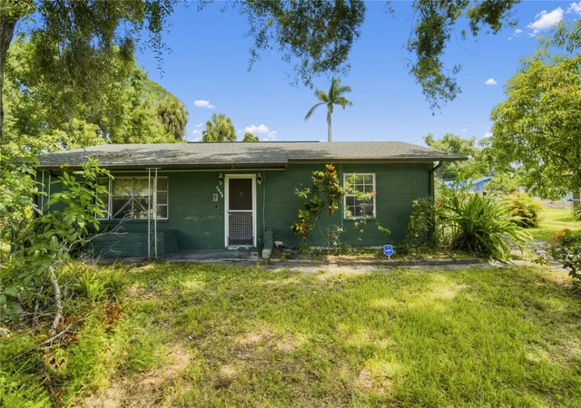 2nd image of 5803 13th St E, Bradenton, FL 34203 | MLS# TB8539399