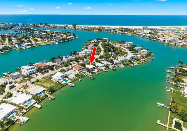 2nd image of 31 Dolphin Dr, Treasure Island, FL 33706 | MLS# TB8539401