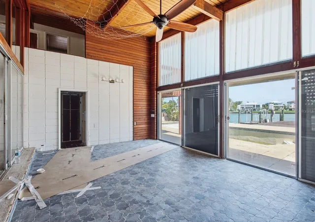 5th image of 31 Dolphin Dr, Treasure Island, FL 33706 | MLS# TB8539401