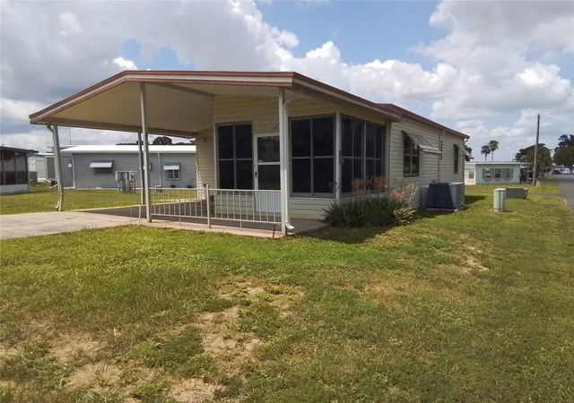 3rd image of 915 Mark Rd, Leesburg, FL 34748 | MLS# G5116541