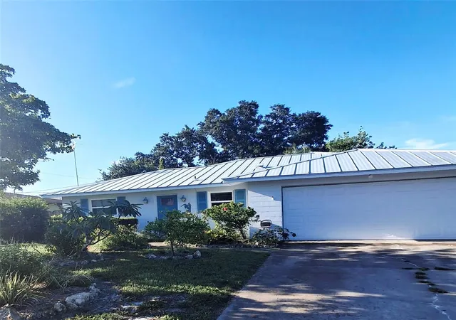 2nd image of 135 Englewood Heights Rd, Englewood, FL 34223 | MLS# A4703141