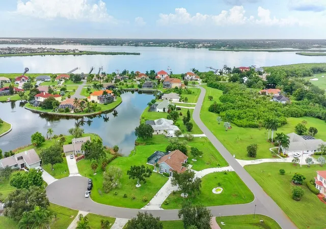 3rd image of 6187 9Th Avenue Cir Ne, Bradenton, FL 34212 | MLS# A4703144