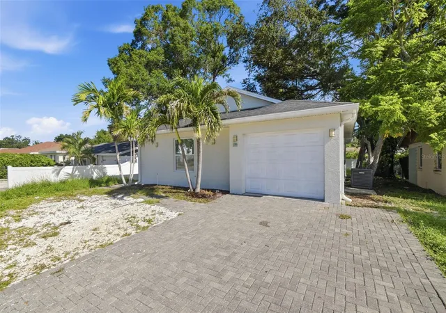 Photo 3 of Single family home for sale at 2303 Bahia Vista St, Sarasota, FL 34239 | MLS# O6434076 | Listing updated on 2026-09-01