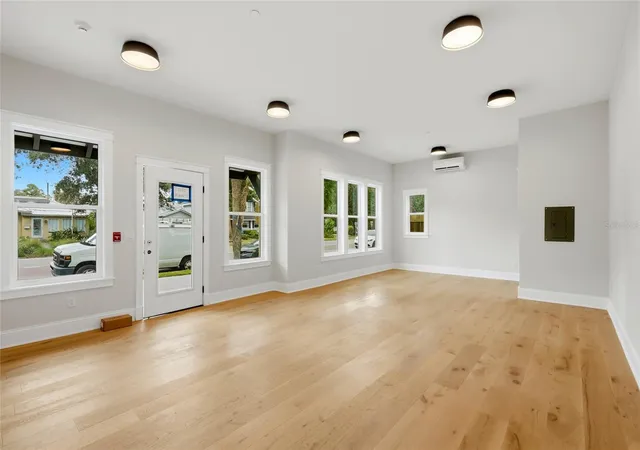 Listing Photo 4 - Condo for sale in building located at 2540 1st Ave N, Saint Petersburg, FL 33713