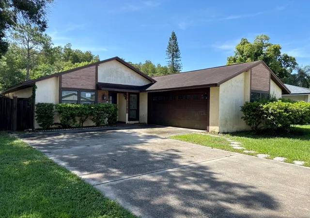 1st image of 4604 Ridge Pt, Tampa, FL 33624 | MLS# TB8539491