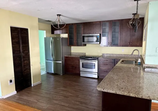 3rd image of 4604 Ridge Pt, Tampa, FL 33624 | MLS# TB8539491