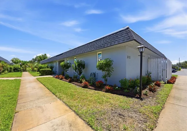 Listing Photo 4 - Condo for sale in building located at 4160 Fruitville Rd, Sarasota, FL 34232 - Unit #14